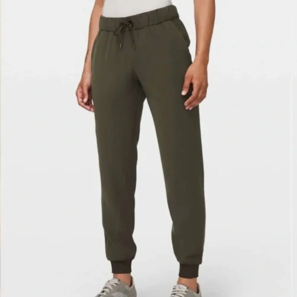 LULULEMON ATHLETICA ON THE FLY JOGGER PANTS SIZE 6